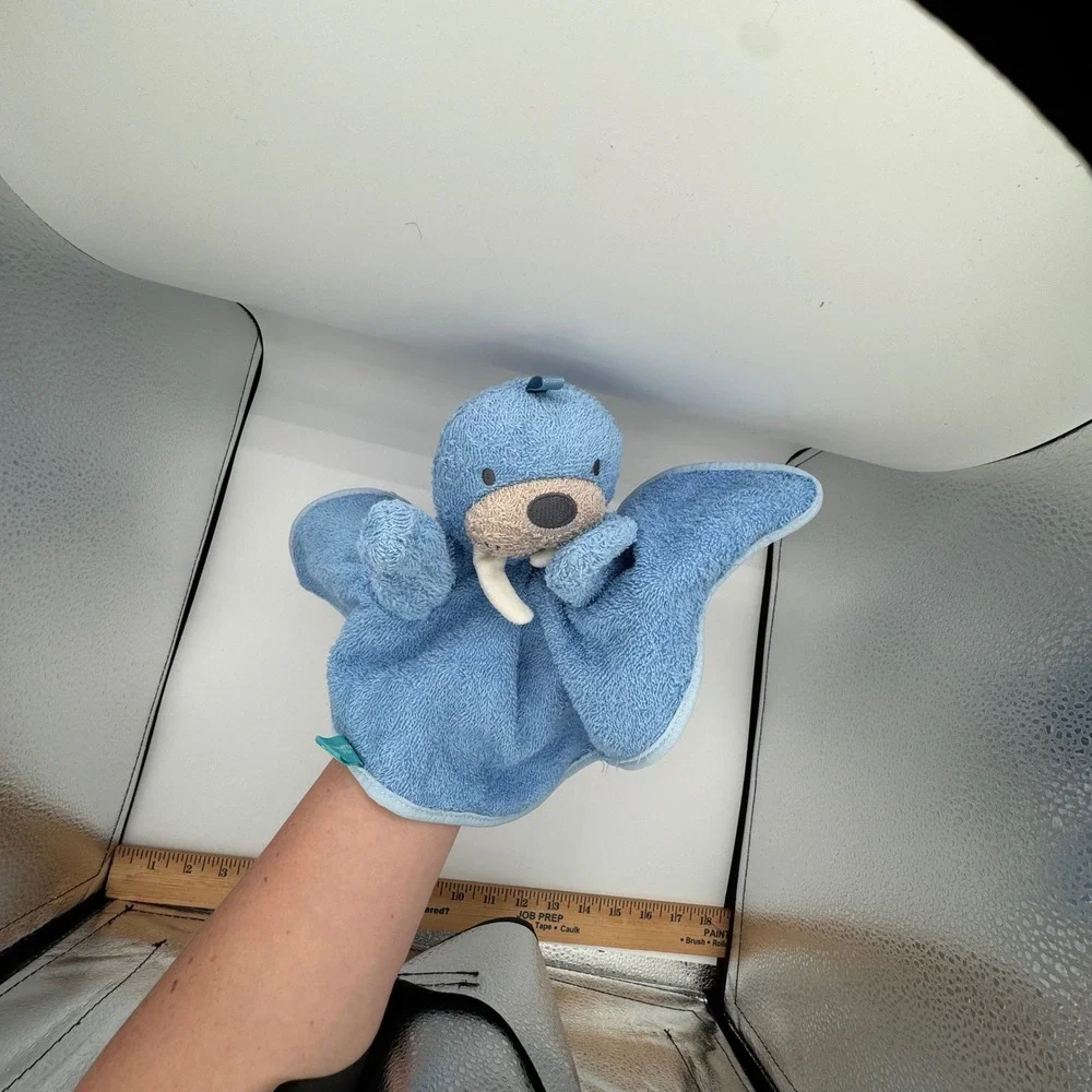 Manhattan Toy Walter Walrus Scrub a dubbie puppet washcloth for infant